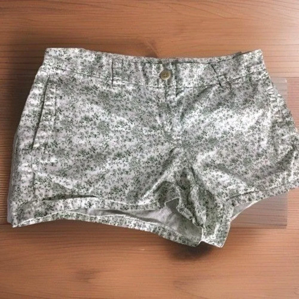 J. CREW‎ Women's Floral Green/White Flat Front Shorts Sz 6 Cotton casual fairy